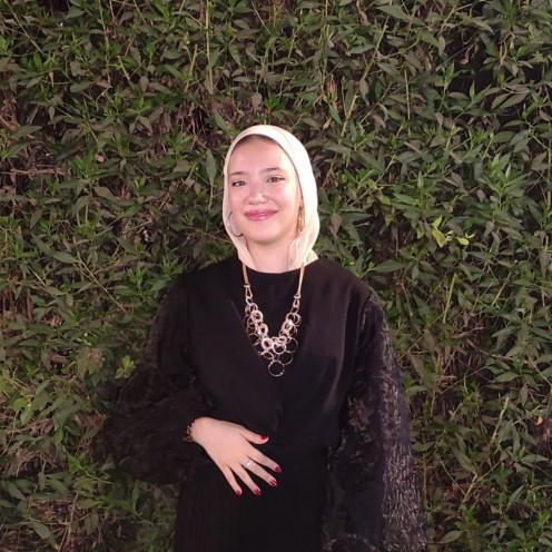 الصحفي يحيى الشربيني يهنئ الابنة الغالية زينة عادل بعيد ميلادها