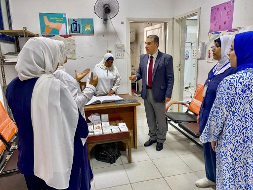 وكيل وزارة الصحة بمطروح فى جولة مفاجئة لتفقد مستشفى التوليد والصحة الانجابية يحيل المتغيبين الي التحقيق 