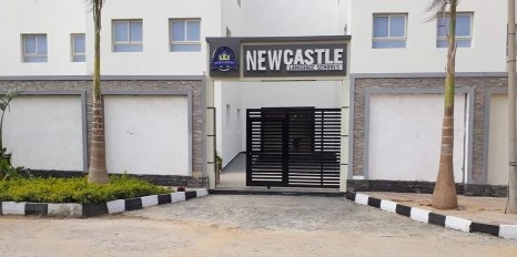 المستشار  جورج حبيب يهنئ أسرة مدرسة نيوكاسل للغات بالعبور بالعام الدراسي الجديد