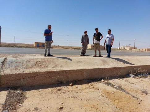 المرور علي مخرات السيول ومعديات الأمطار بالطريق الدولي الساحلي بمرسي مطروح