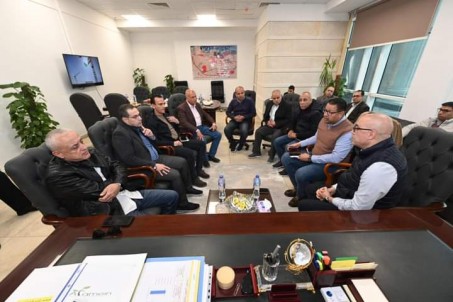 وزير الإسكان يعقد اجتماعا بمقر جهاز مدينة ”العلمين الجديدة” لمتابعة سير العمل بالمشروعات الجارى تنفيذها بالمدينة