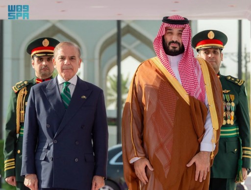 السعودية وباكستان توقعان اتفاقية دفاع استراتيجي مشترك