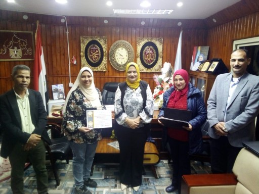 وكيل وزارة تعليم مطروح تجتمع مع أعضاء تقويم الأداء المهني بالتعليم الفني وتمنحهم شهادات تقديرية