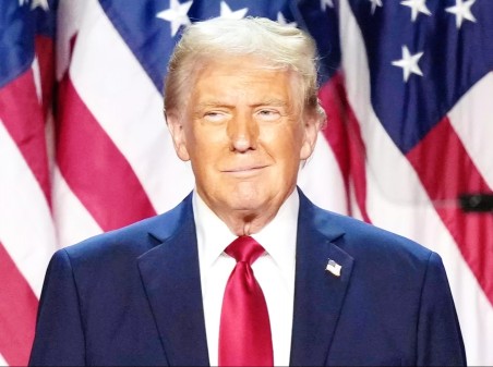 ترامب يحذر طهران من فرض رسوم بمضيق هرمز