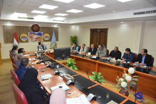 محافظ مطروح يبحث جهود الإسراع وتنشيط  أعمال لجان التصالح على مخالفات البناء