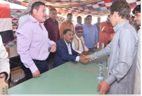 محافظ مطروح يزور قرية الزيات ويوزع هدايا مؤسسة الاورمان الخيرية