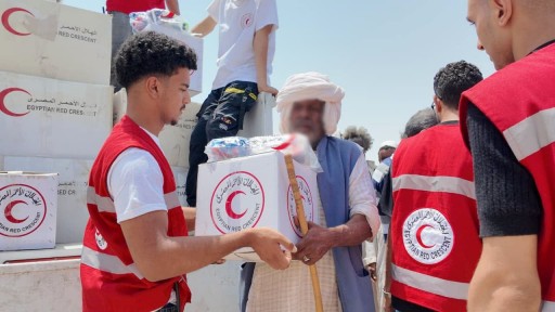 الهلال الأحمر المصري ينفذ قافلة إغاثية متكاملة في شلاتين لدعم الأسر الأولى بالرعاية