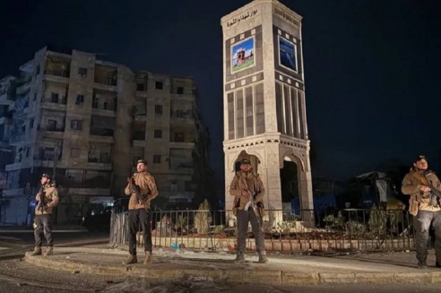 وقف إطلاق النار في حلب بعد اشتباكات دامية.. الجيش السوري يمنح مهلة للمسلحين وتحركات دولية لاحتواء التصعيد