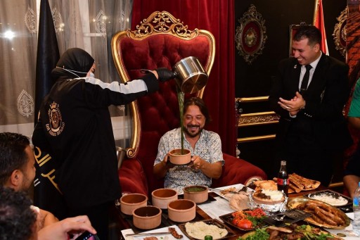 إنريكي أرسي يشيد بالأكل المصري 