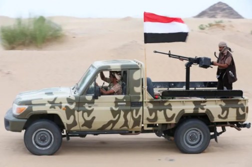 تصعيد صاروخي حوثي بالساحل الغربي.. الحوثيون يطلقون 10 صواريخ باليستية تستهدف تعز والحديدة