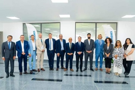 السفير الفرنسي يعتمد مدرسة ليسيه دي لوميير بمشروع صن كابيتال