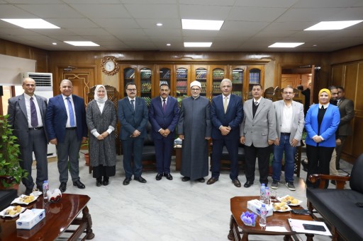 محافظ مطروح يلتقي رئيس جامعة الأزهر  لبحث  افتتاح فرع  لجامعة الأزهر  بالمحافظة .