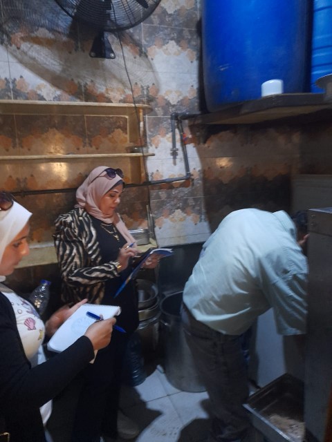 وتتواصل حملات ادارة السياحة علي المحال والمطاعم بمرسي مطروح