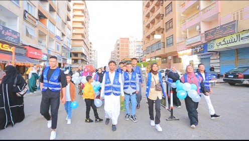 مبادرة حياة كريمة تنشر البهجة بتوزع الهدايا والحلوي علي المواطنين احتفالا بعيد الفطر بمطروح