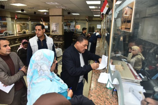 محافظ مطروح يتفقد المركز التكنولوجي لخدمة المواطنين بديوان عام المحافظة