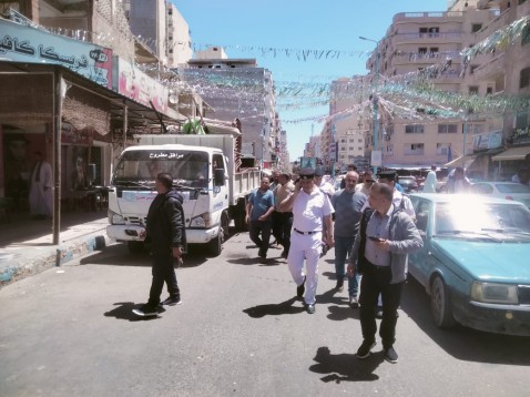 حملة مكبرة علي المحال التجارية لعودة الشكل الحضاري والسياحي لمرسي مطروح