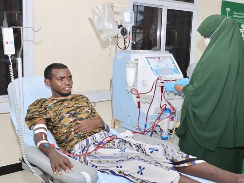 مركز الملك سلمان للإغاثة يدعم مركز غسيل كلوي ويواصل تقديم خدماته الطبية في الصومال