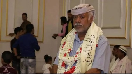 والد الشهيد الدكتور اصيل الجبزي للجنة المصالحة في تعز ”اريد اصيل حياً”