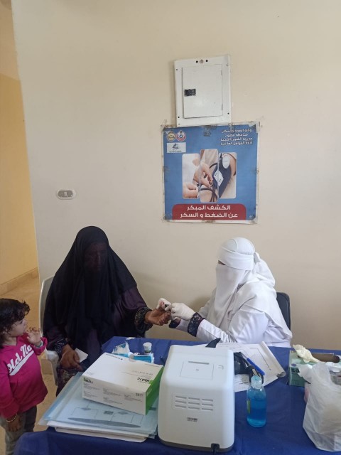 ” قافلة طبية مجانية ” للكشف علي أهالي قرية علوش بمرسي مطروح